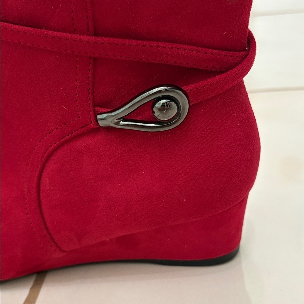Impo Red Faux Suede Garwyn Ankle Booties with Side Accent. 7.5 NWOT - Picture 2 of 8